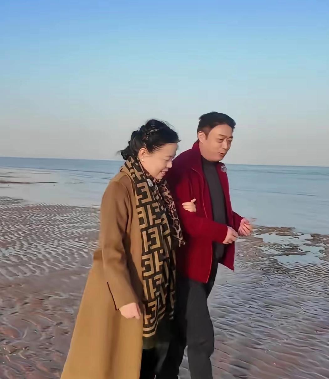 大姨直播爆料:
她大娘突然想开庭前和许妈“聊聊”，这波操作哪是想和解，分明是心虚