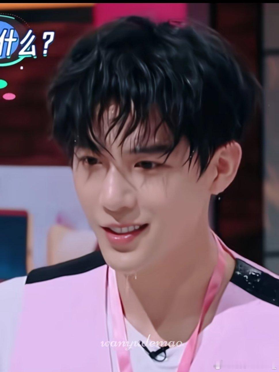 #王安宇[超话]# 我感觉他这个湿发的造型真的超级帅！！！王安宇你能不能每天盯着