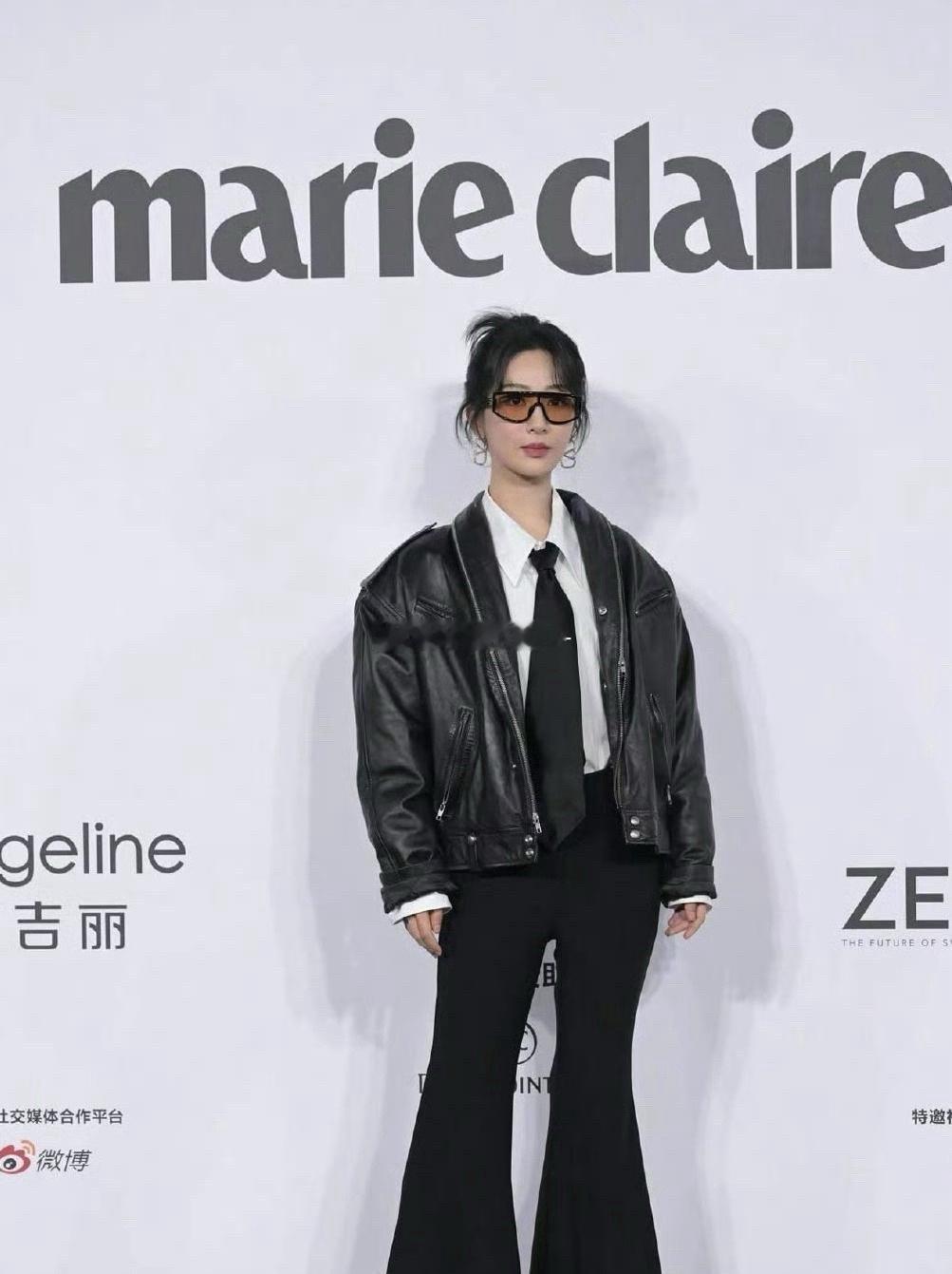 杨紫终于换了风格，比她以往的公主风都好看，非常酷 
