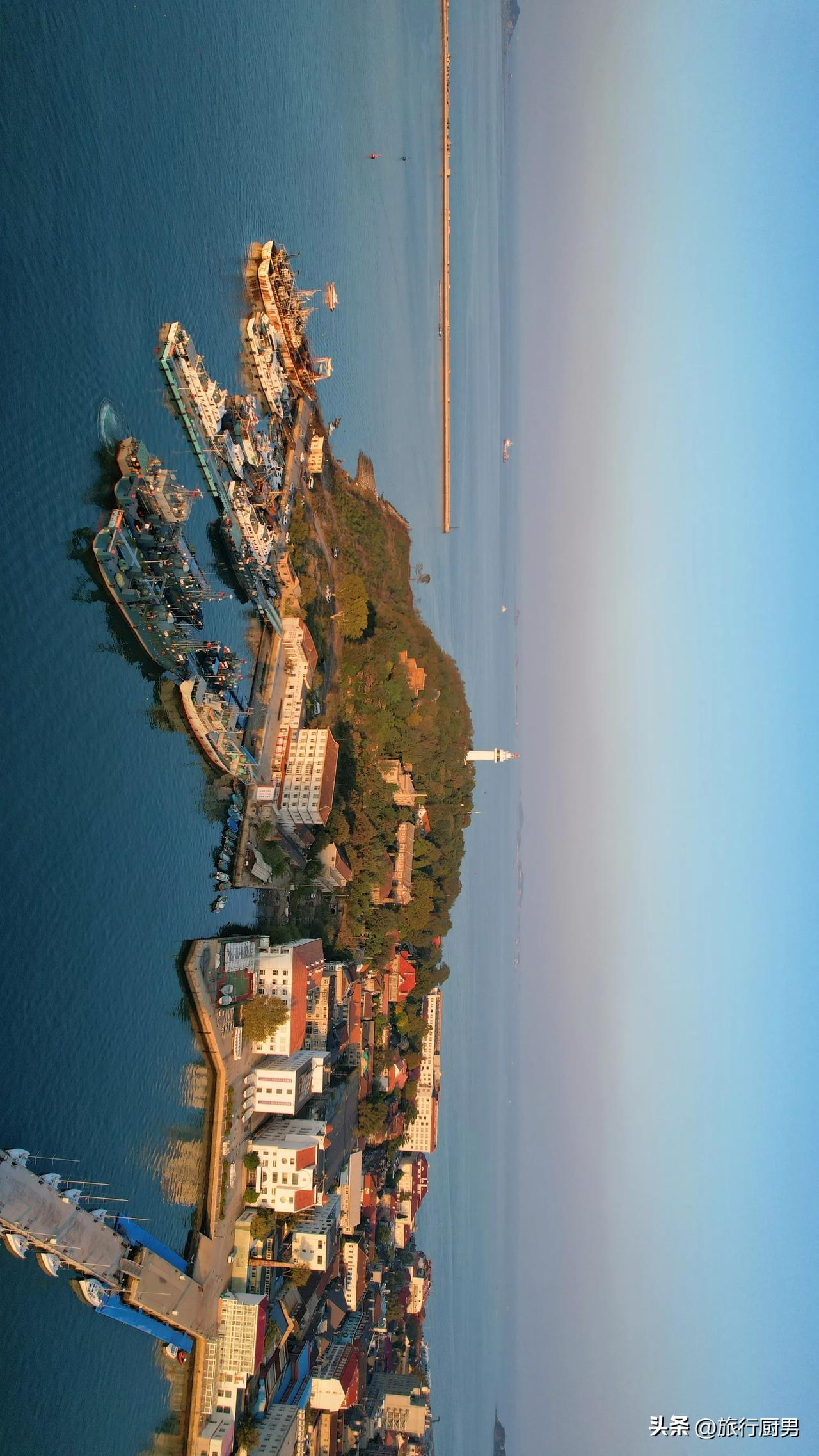 在烟台市中心航拍了一组照片，
图1 烟台山；
图2 芝罘区；
图3 朝阳街克利顿