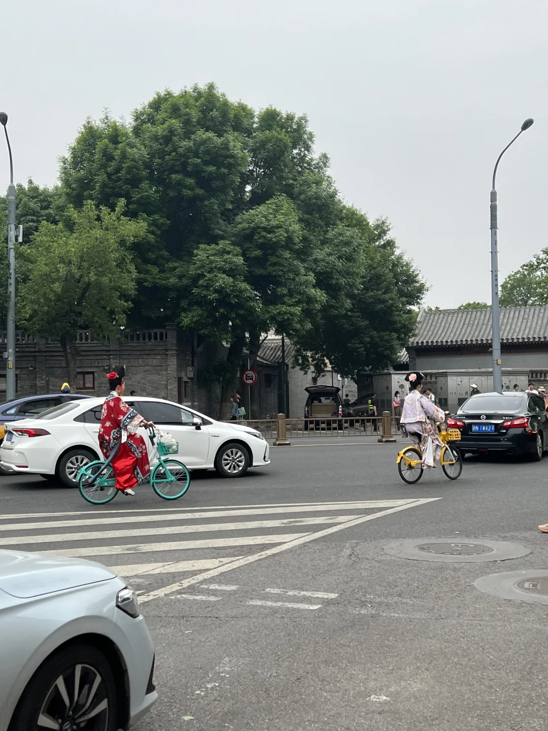 国庆在京看到好多骑共享单车的格格哇感觉很