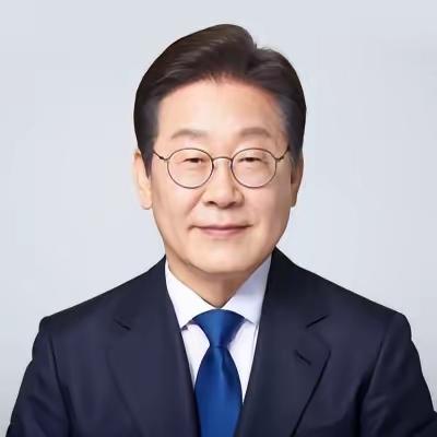 李在明最新发文这段内容看完让人感触很深，靠着家里的资源一路顺风顺水走到高位的人，