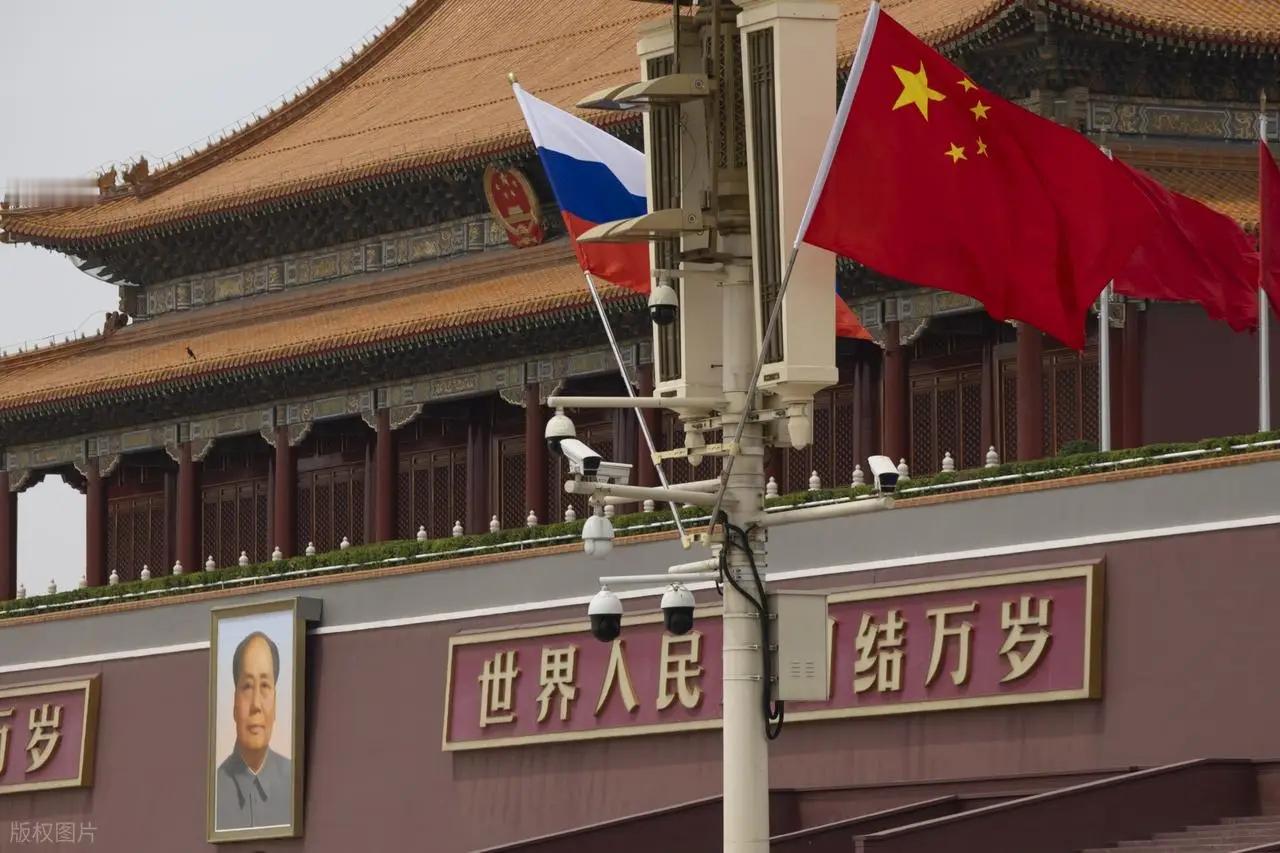 在为美国总统特朗普铺上红毯不到一周后，中国领导人又迎来了另一位贵宾——这次是一位