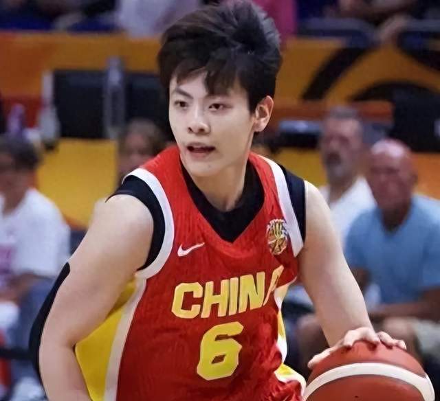 原来他是杨舒予父亲：曾是前国足，从云南到广州一辈子给女儿铺路