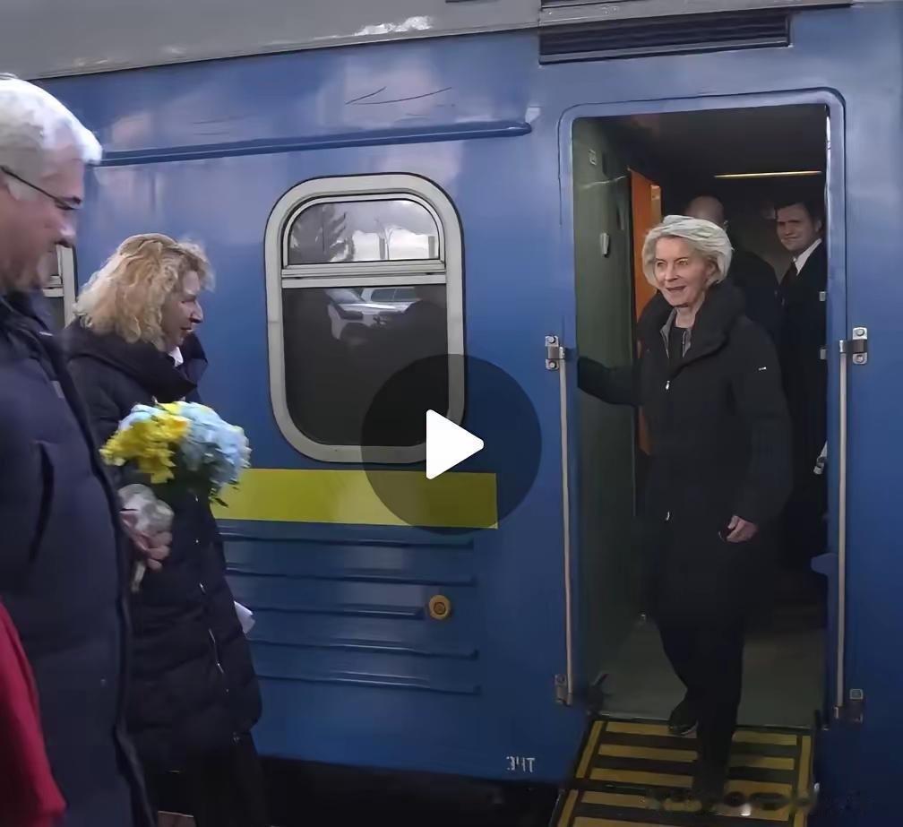 俄乌冲突四周年，欧盟委员会主席冯德莱恩准时抵达基辅，这已经是她第十次到访，堪称欧