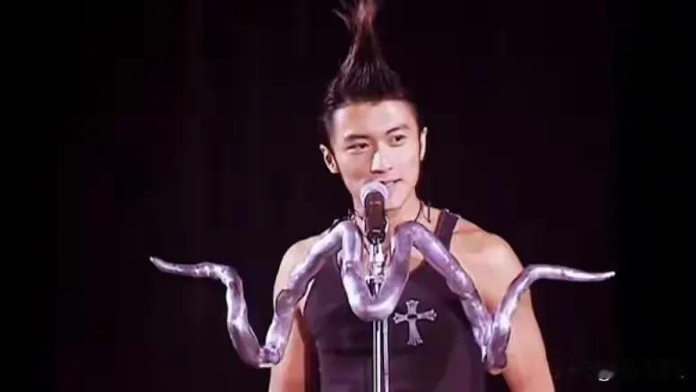 谢霆锋简直太牛啦！他的广州、重庆演唱会门票居然都秒光啦👏👏👏
 
广州站开