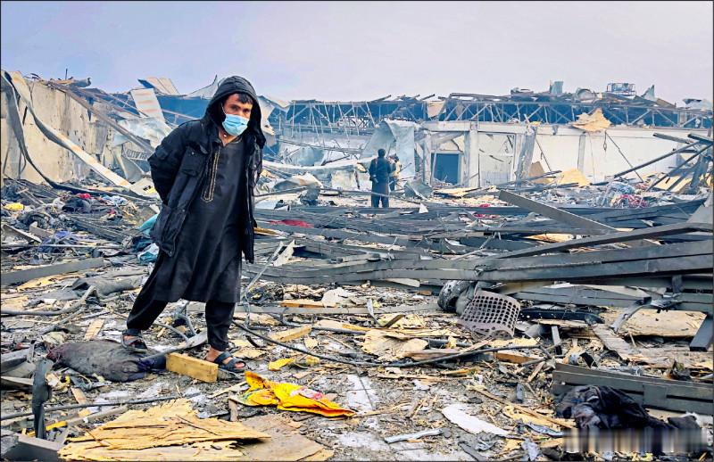 阿富汗称空袭致400人死亡 巴基斯坦否认针对民用设施海外新鲜事 阿富汗政府17日