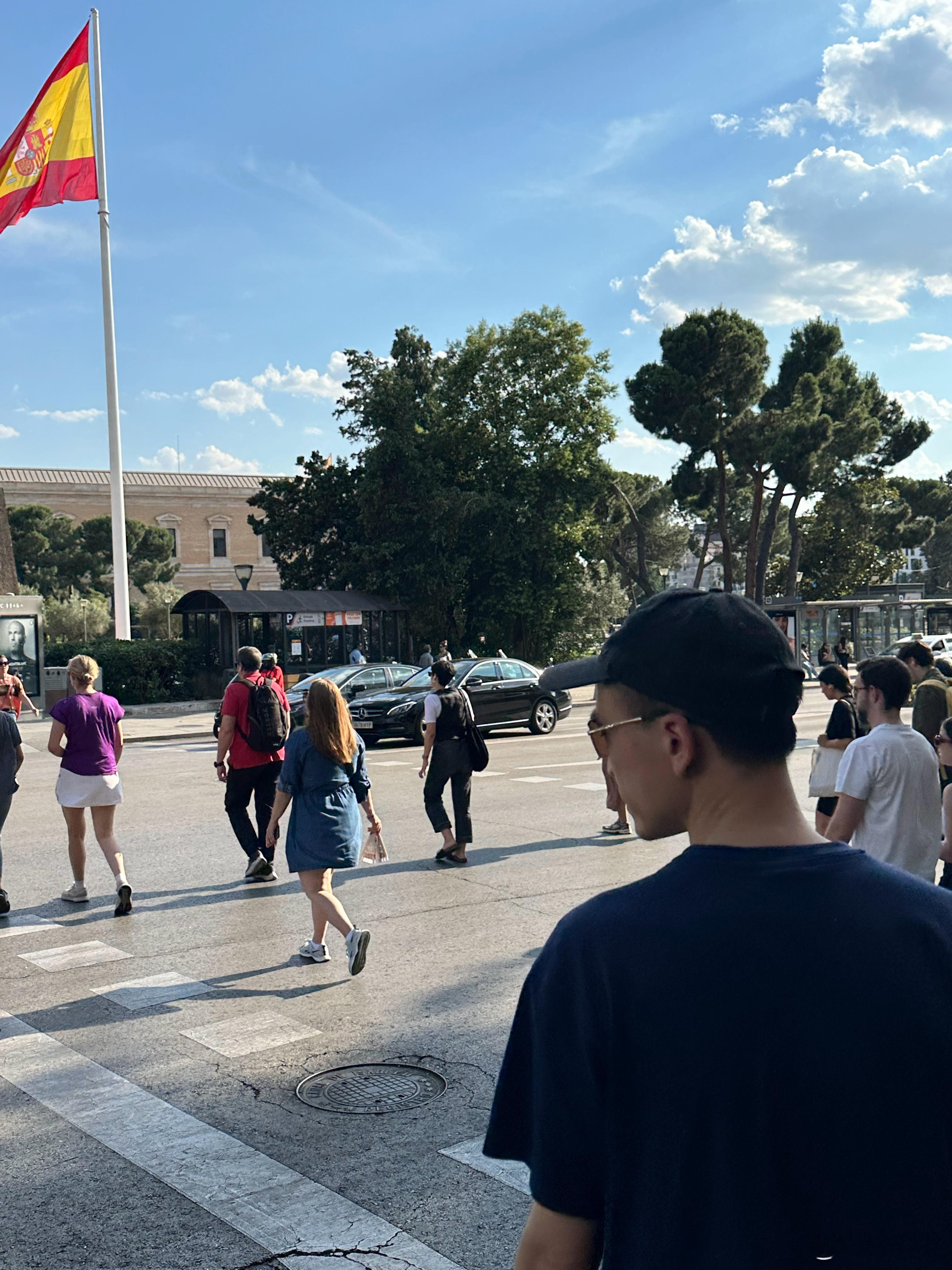 【“为了更干净的空气和水”移居西班牙】今天下午在马德里，我见到了一位“非盈利签证