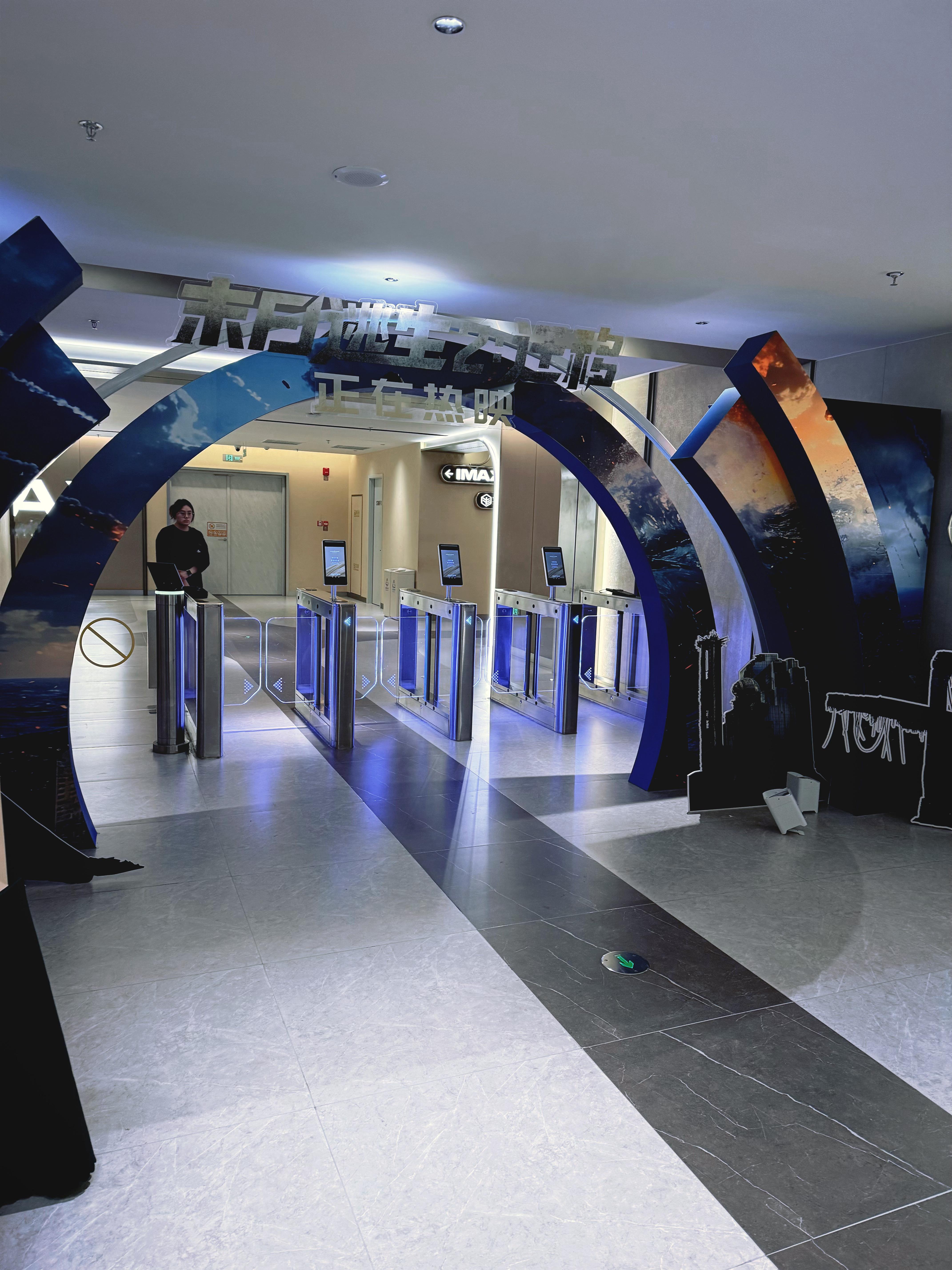 末日逃生2今日上映《末日逃生2:迁移》今日上映开年最炸灾难片终于来啦，原班人马回