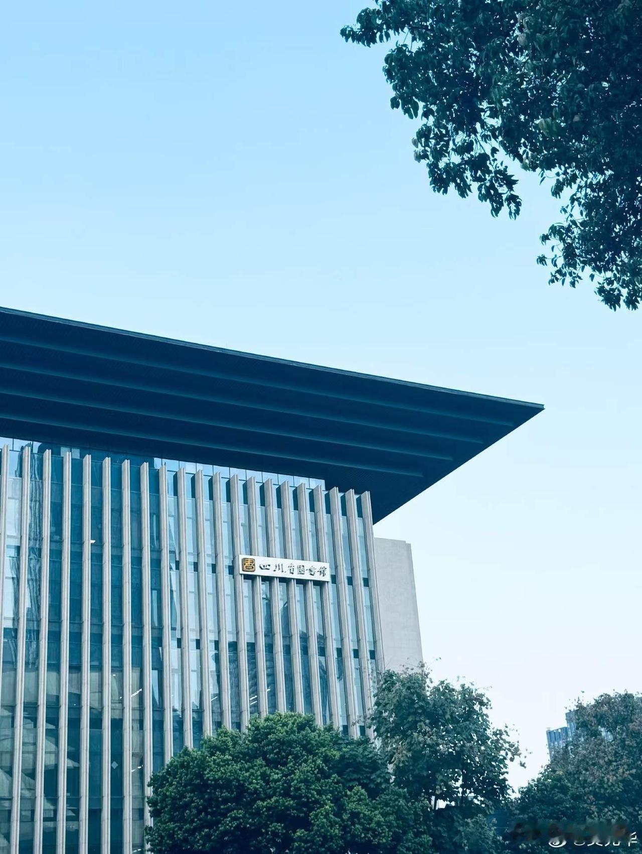 周末下午应邀在四川省图书馆，做【情绪引导与管理，养出心态阳光的孩子】专题讲座。