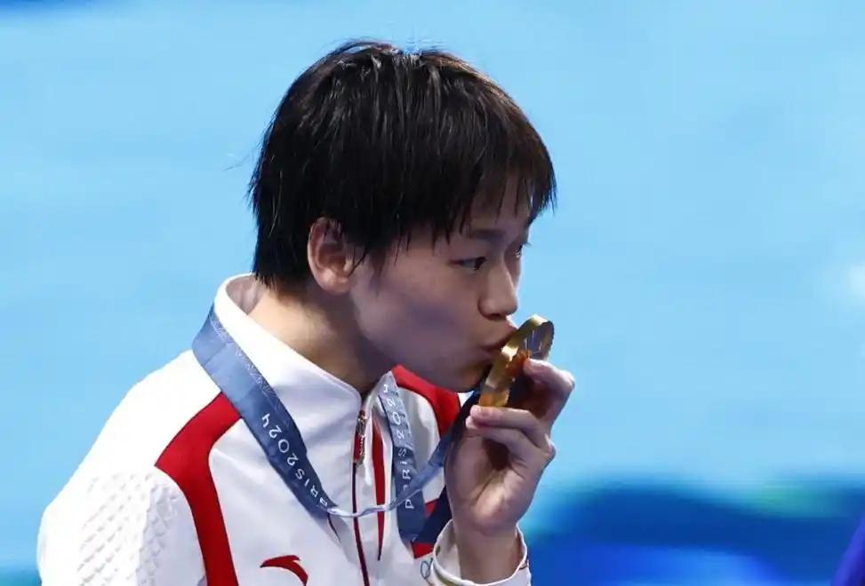 【全红婵妈妈是没多少文化的农村妇女】虽然她是没多少文化，也没见过什么世面，但她很