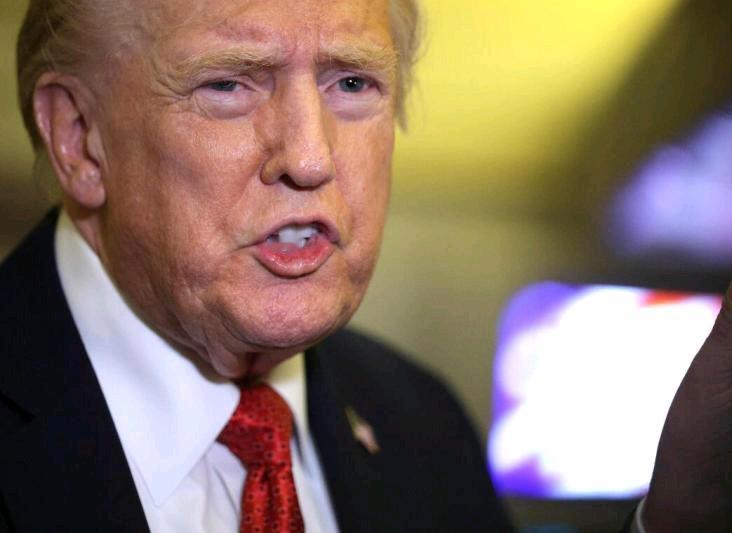 美国总统特朗普说，如果朝鲜领导人金正恩在他访问亚洲期间主动联系他，他愿意与金正恩