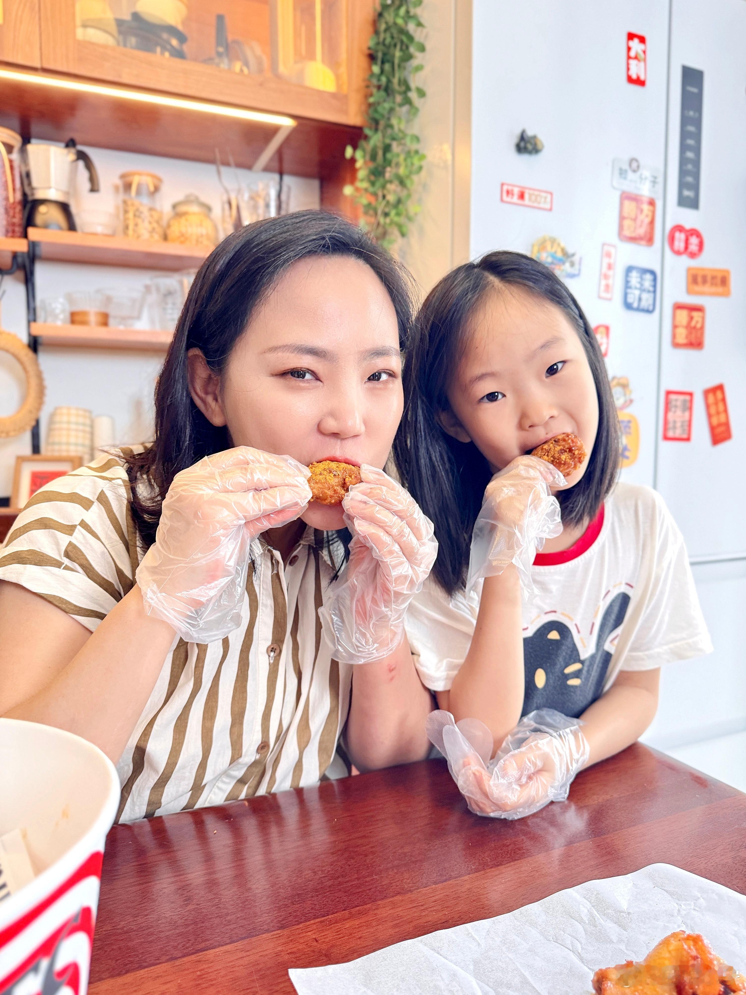 我是炸鸡薄皮党 实不相瞒！美食博主最怕的就是过年，平时天天做饭，琢磨怎么吃。过年