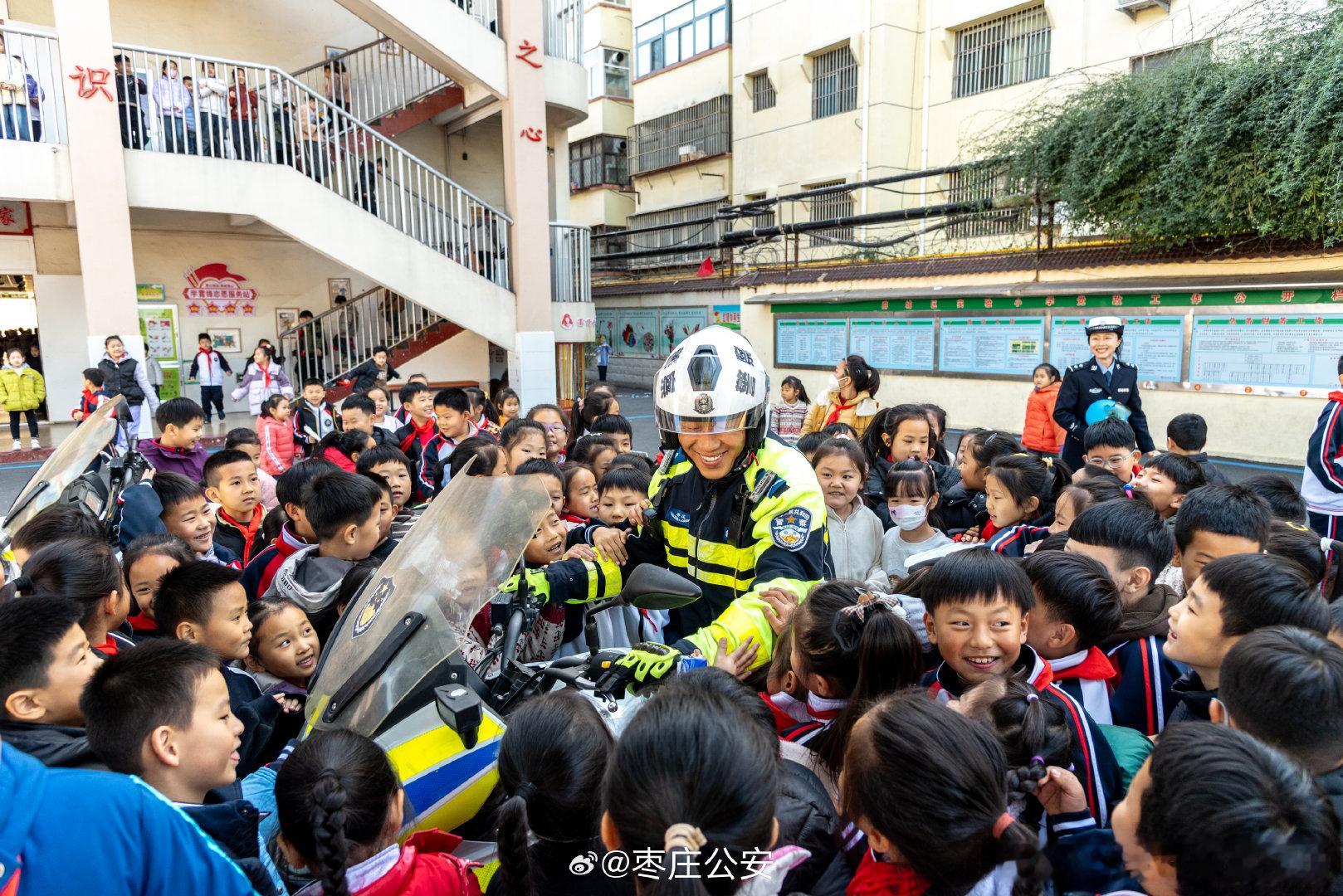 月亮警官普法说反诈行动刻不容缓，提高警惕从你我做起！晚安！晚安 枣庄反诈全民行动