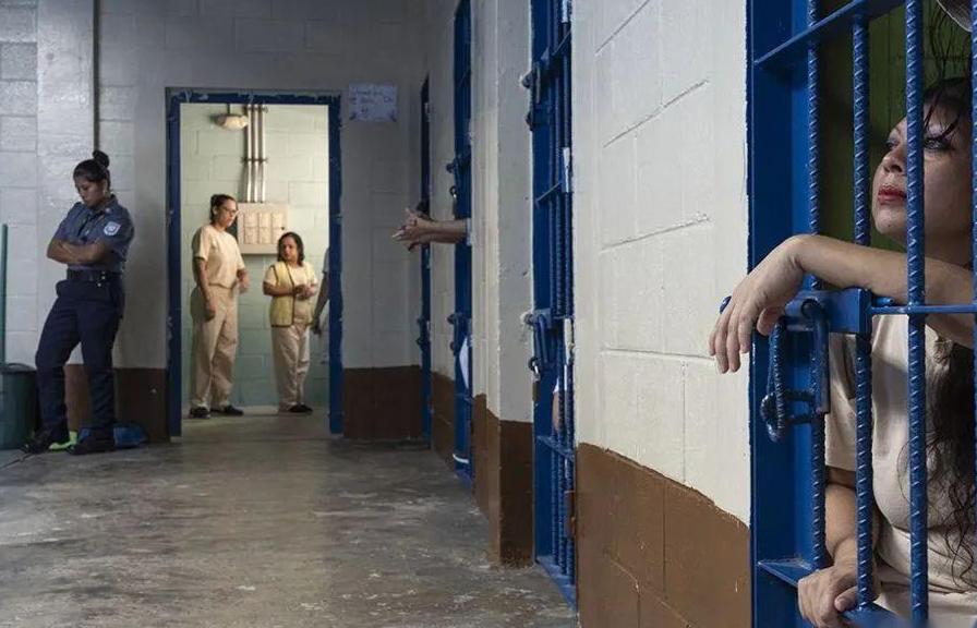 活久见，600名囚犯提前被释放，原因则是监狱太拥挤！
 
刚果当局已从金沙萨主要