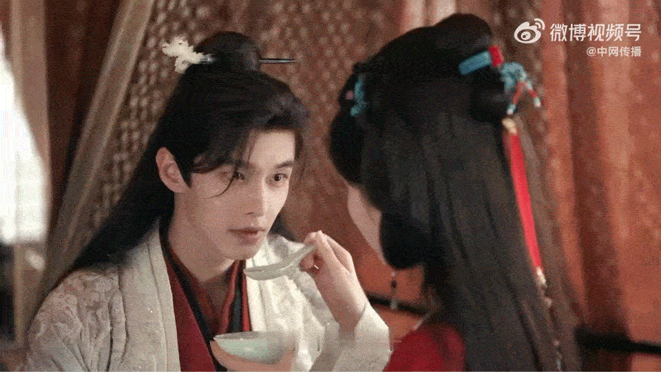何与新剧表白戏何与百花杀表白戏暗藏在闲谈打趣里的隐晦告白十分耐品，何与借着聊起一