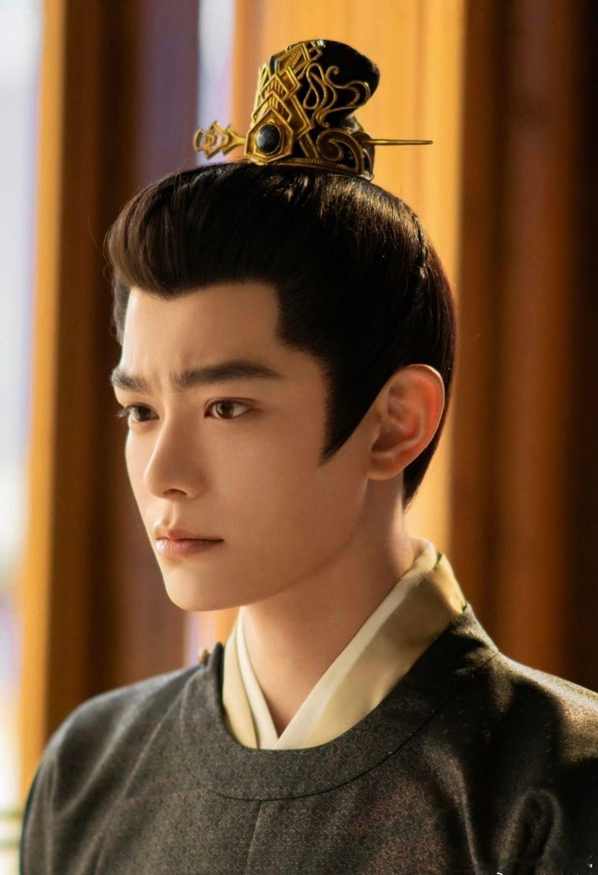 看到这张合照仿佛回到卫家七子并肩作战的岁月，丁禹兮把角色的成长、坚毅和情感拿捏得