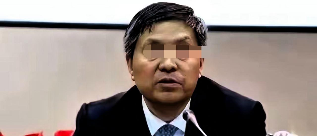 卖国贼必须彻查
​1200多吨国家管制的石墨，只卖了598万。算下来一吨还不到4