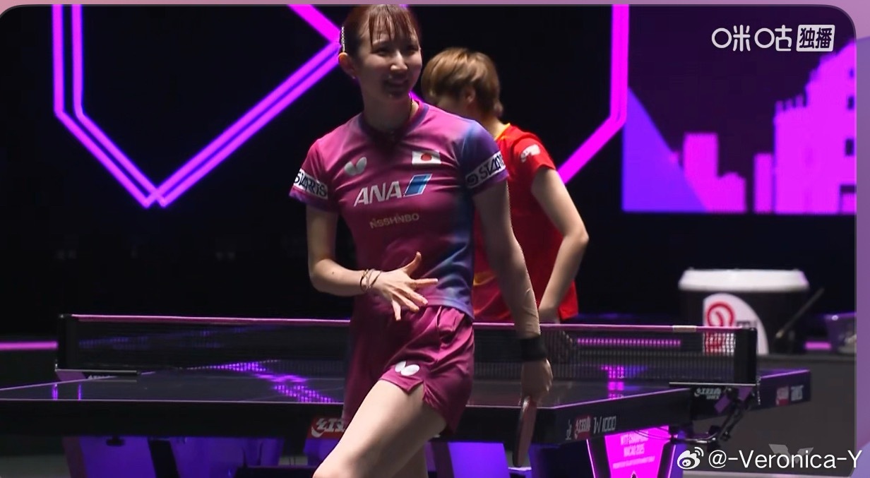 王曼昱1-2早田希娜早田真是艺高人胆大啊第一个反手发紫砂了还敢发 ​​​