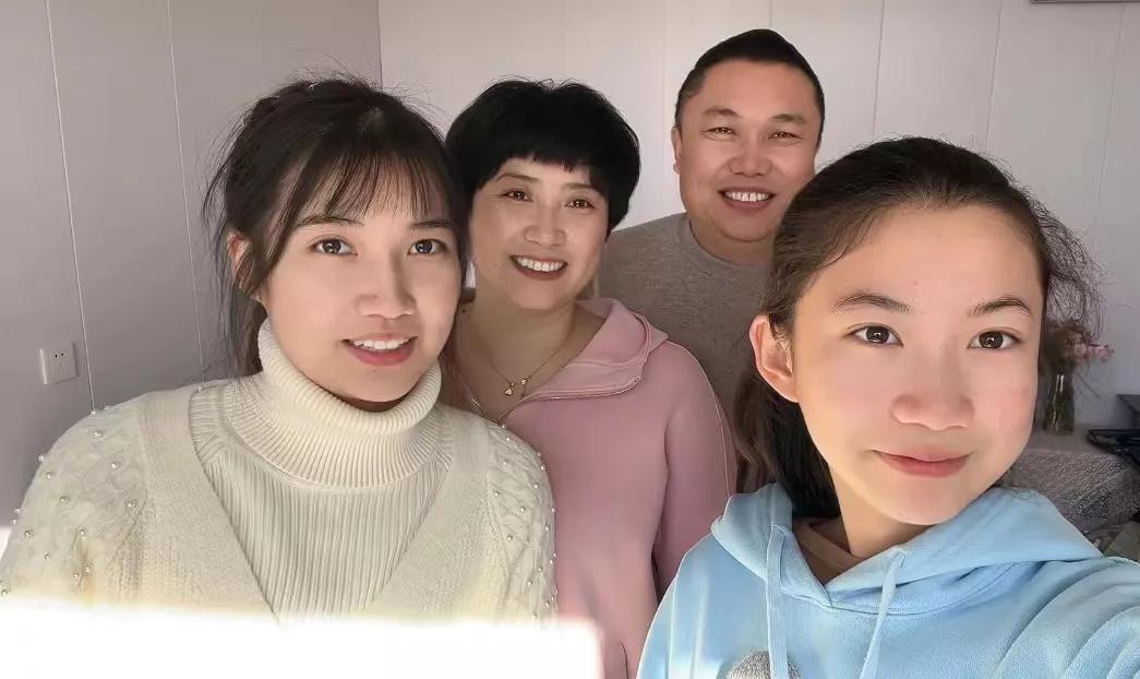 过去一年中，有收获，有缺憾，但更多的是收获了一份成长。年年岁岁，岁岁年年
愿所念