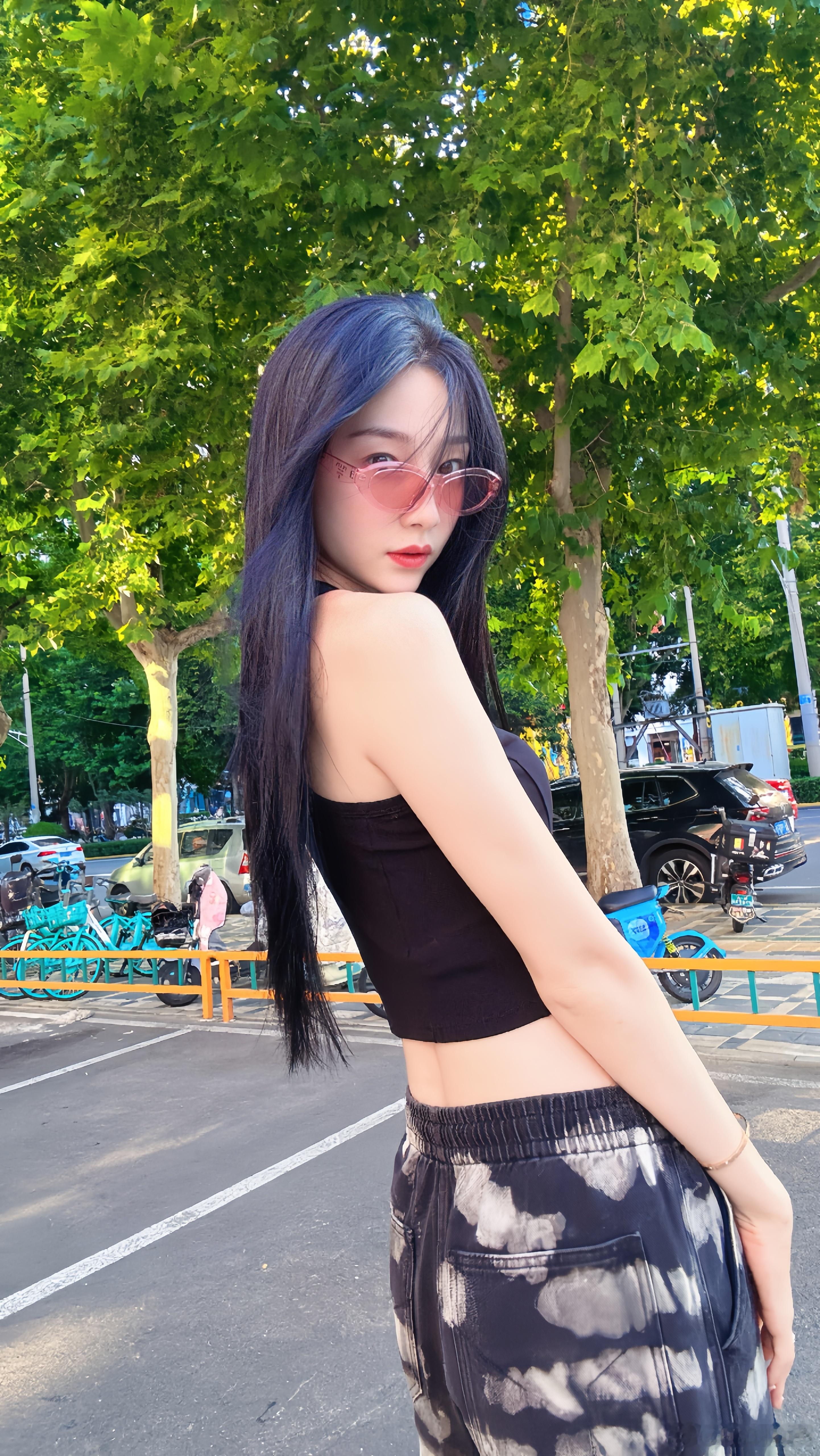 黑发回归，有点太黑了……胡麟鹏[超话] ​​​