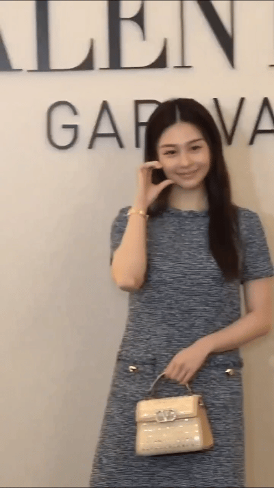 有邱淑贞的影子在里面。
除了眼睛稍稍不同，其他的基本就是复制。
都说没有邱淑贞好