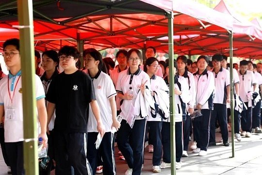 开考前1小时考生身份证丢了我就说 今天绝对有这样的情况看看这次高考会有多少这种事