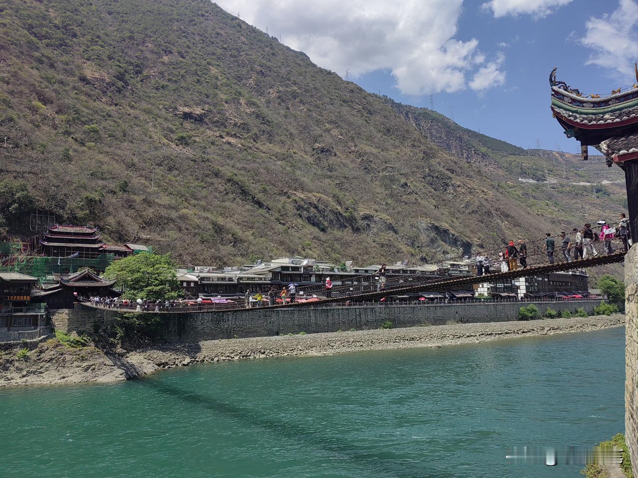 我可以说，活到六十多岁，仍闹不明白毛泽东思想怎么成了“集体智慧的结晶”。

其它