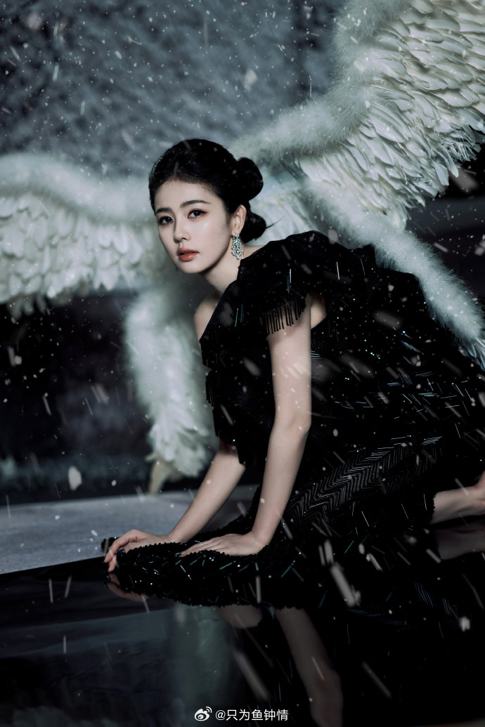 白鹿芭莎姐一套妹一套白鹿女王一套公主一套啊啊啊啊白鹿！黑天鹅女王和紫蝴蝶公主，姐