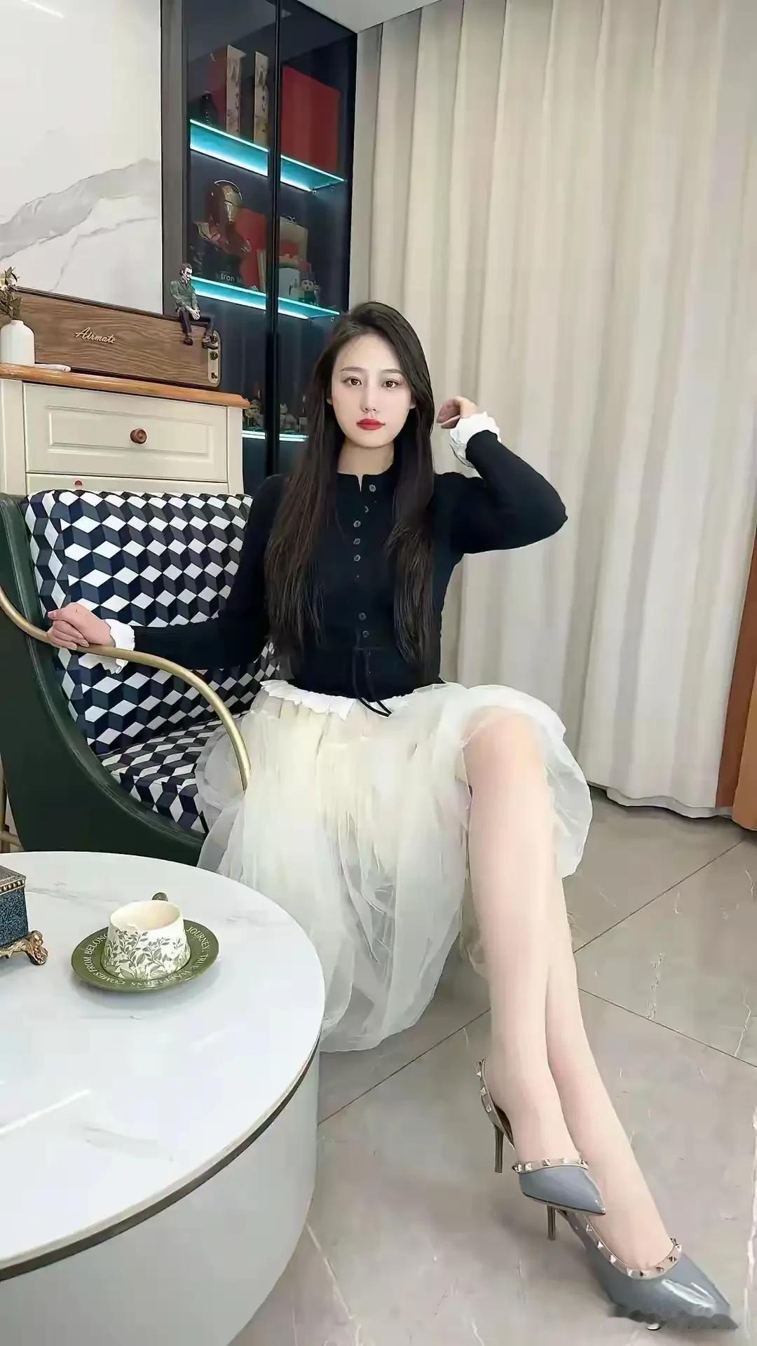 家里刚介绍的相亲对象，今天终于约出来了[烟花][烟花][烟花]女人如何穿高跟鞋显