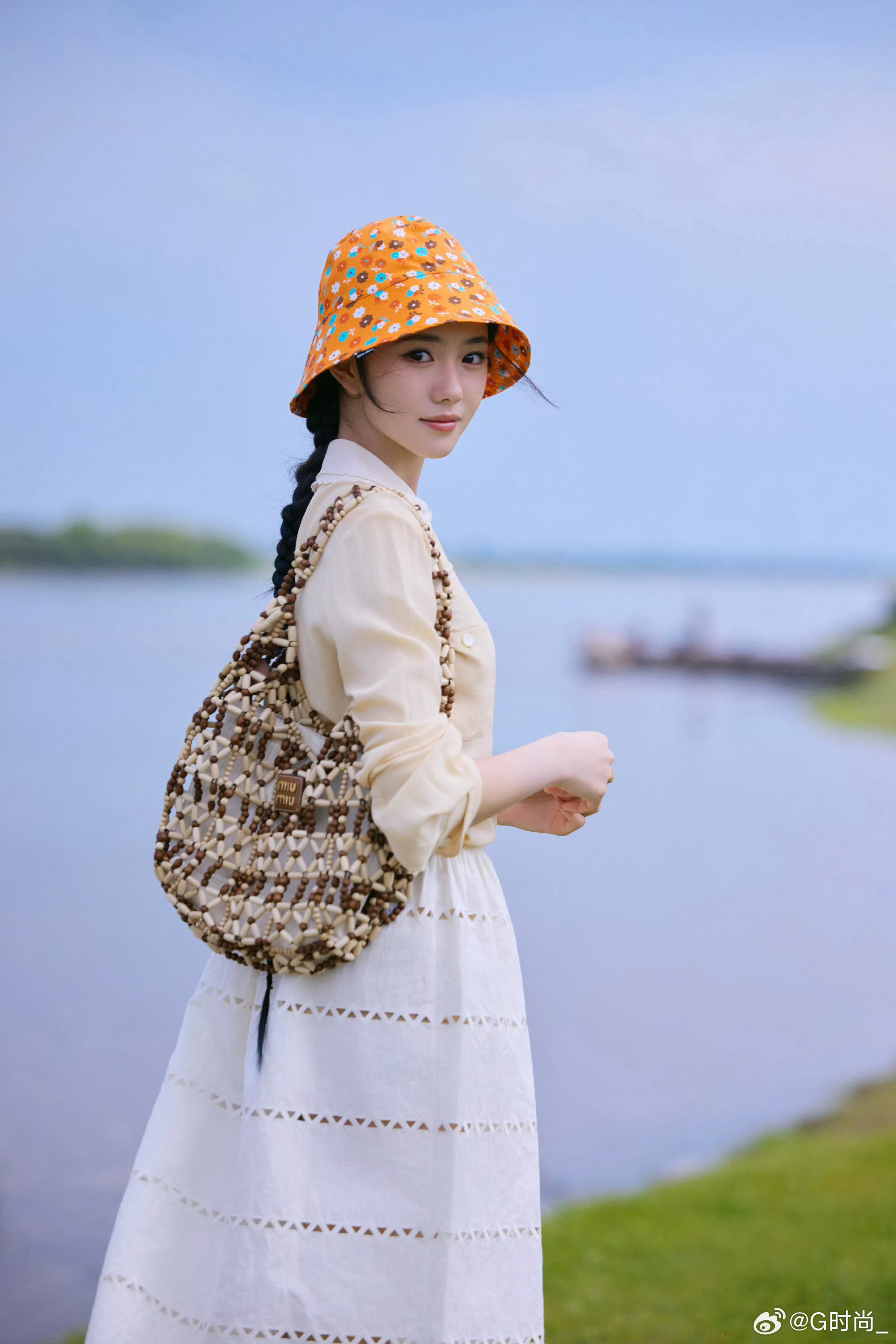 刘浩存 x miumiu｜夏日Miu系穿搭天花板，干净清甜氛围感拉满 刘浩存刘浩