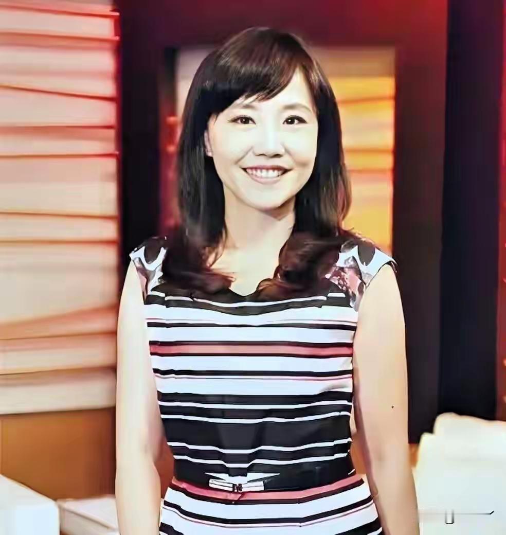 像尹乃菁这个在绝对碾压的实力面前态度极速转变的人，精明得很！不是糊涂，也是出对她