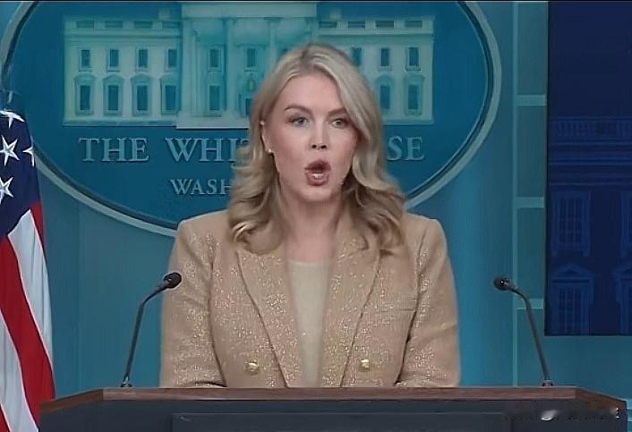 卡罗琳在新闻发布会宣布了特朗普政府最新强硬移民措施:

重新审查所有拜登时期引进