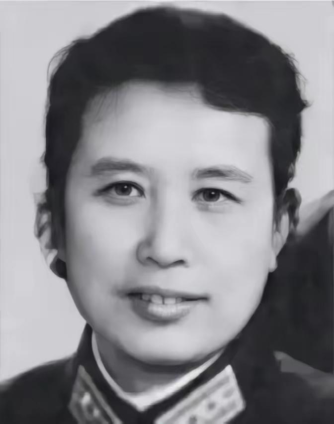 15岁南洋富家女逃婚报国，一生热血不负家国
 
1936年马来亚槟城，廖家为15