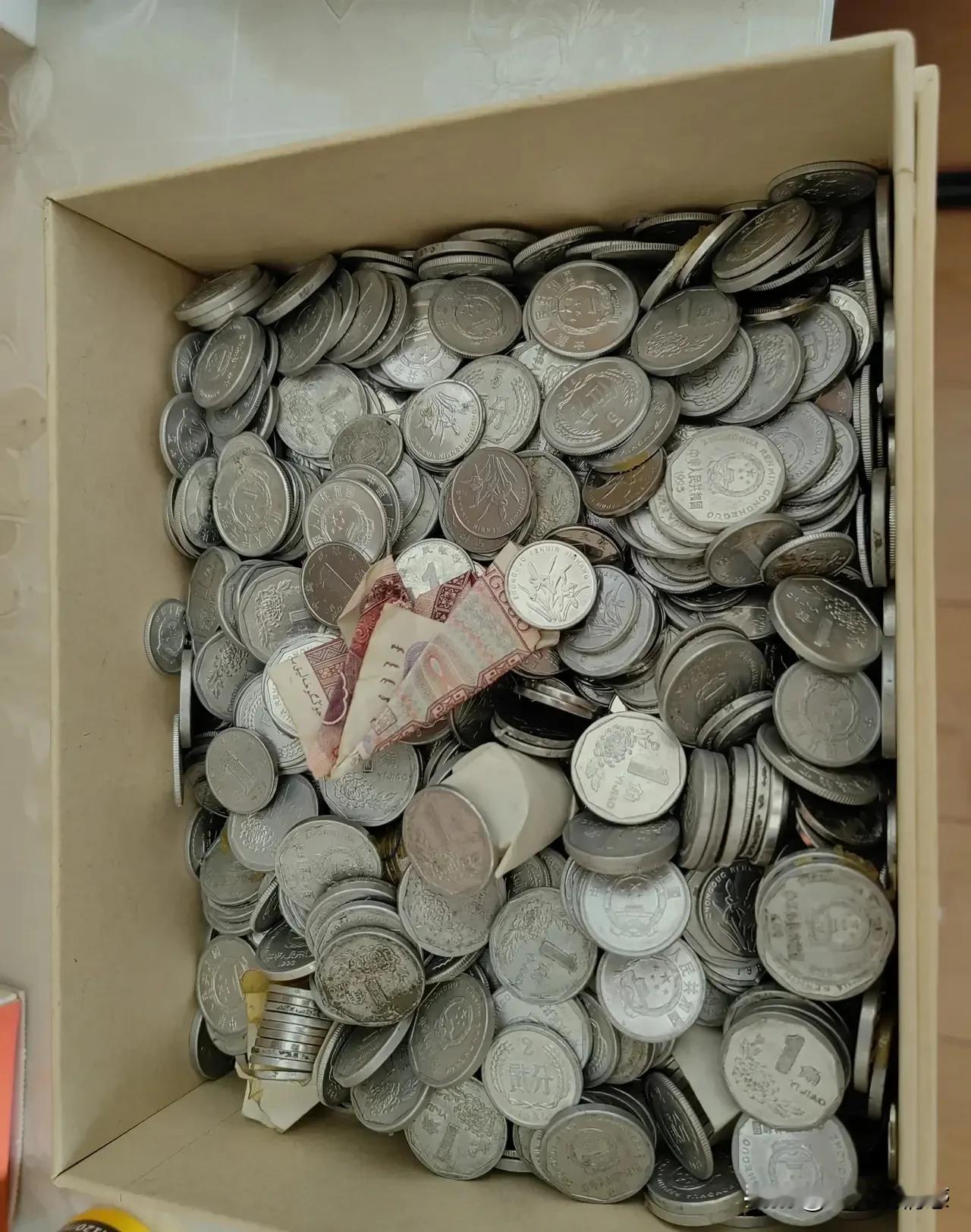 有点愁人啊？怎么花呢？
由于经常去超市买东西，不爱用零钱，所以每次找回来的零钱，