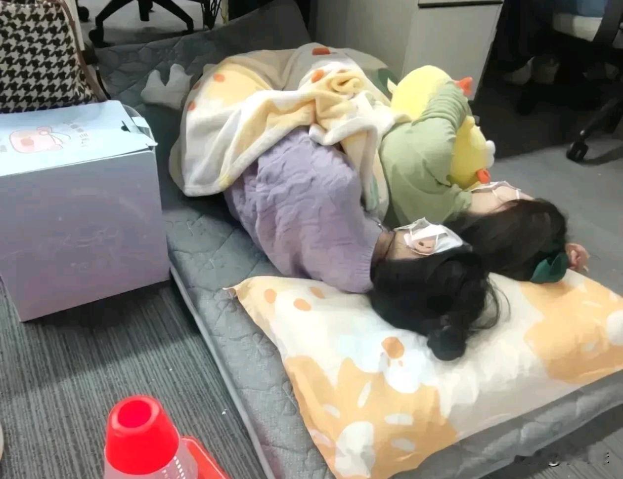 一个敢放，一个敢睡
不得不说，这是一个良心老板！