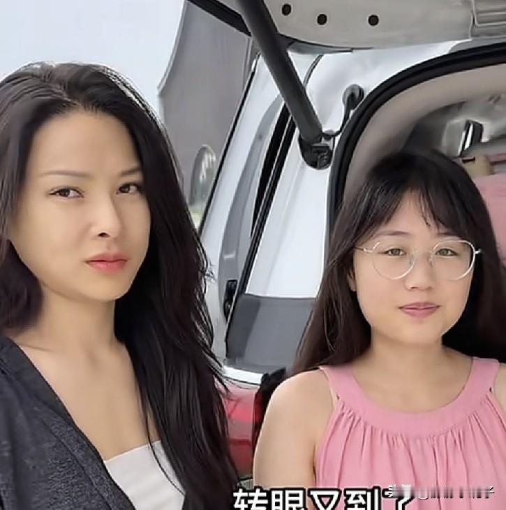 地炮妹妹去上大学，已经大四了，全家开车去送，哥哥都忍不住吐槽，高中送到大学，难道