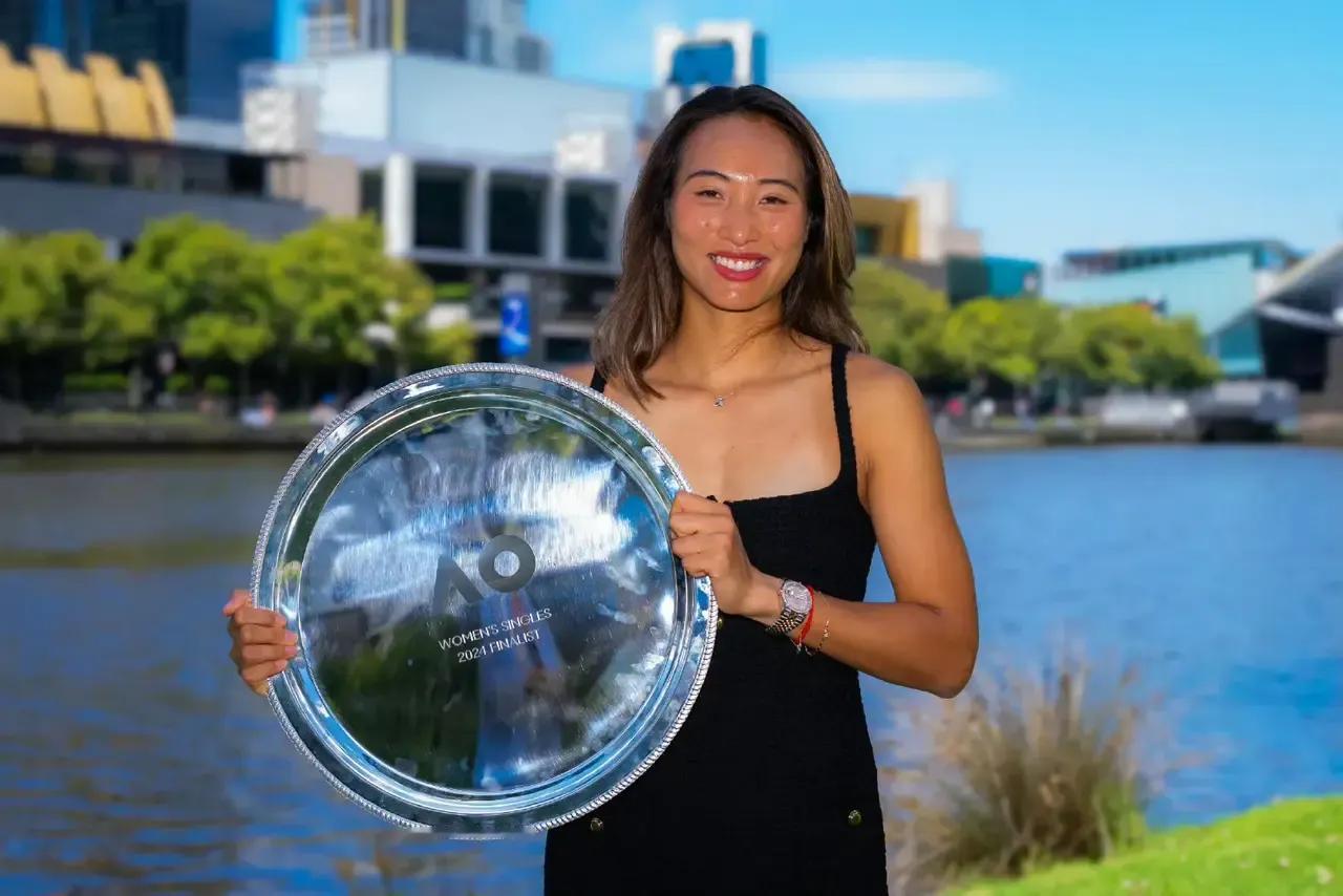 郑钦文的长相不算太美，但是胜在气质和自信，新时代独立女性的代表。