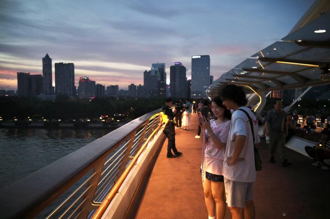 广州晚霞，珠江夜游的浪漫旅行日常分享晚霞 拍摄于广州海心桥 松下S9 28-20