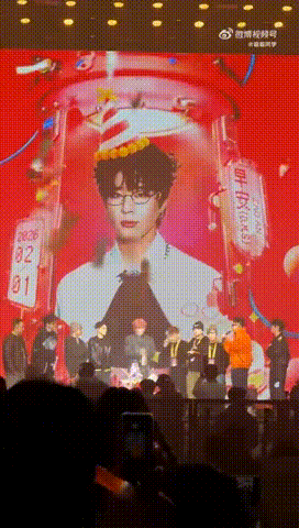 早安说谢谢朋友来陪我破防了 成都这场生日会更像是一场志同道合者的聚会，大家为了同