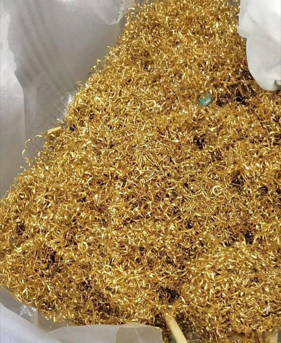 打金店1个月垃圾扫出金粉值200万打金店还招人吗？我想去上班