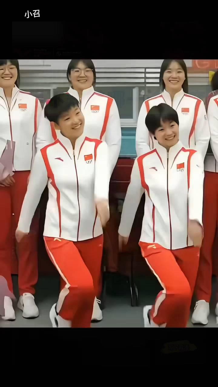 恭喜恭喜中国年，五谷丰登笑开颜，歌声万里连成片。