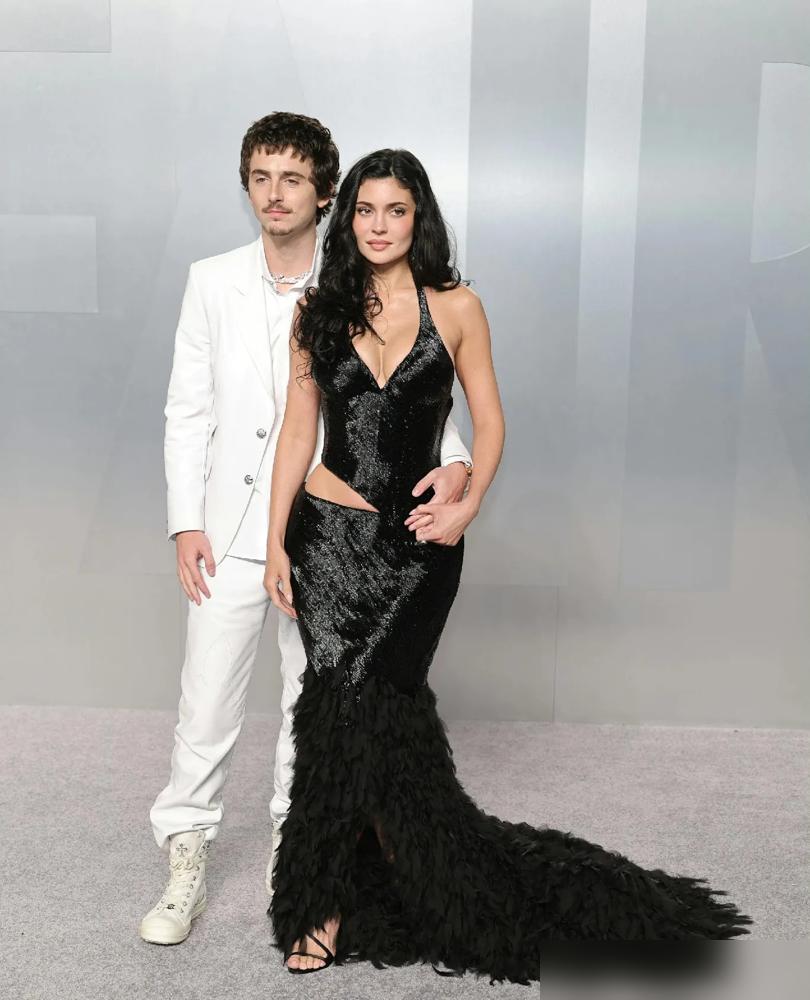 刚过去的2026奥斯卡之夜，甜茶简直霉运buff叠满！
 
提名最佳男主陪跑就算