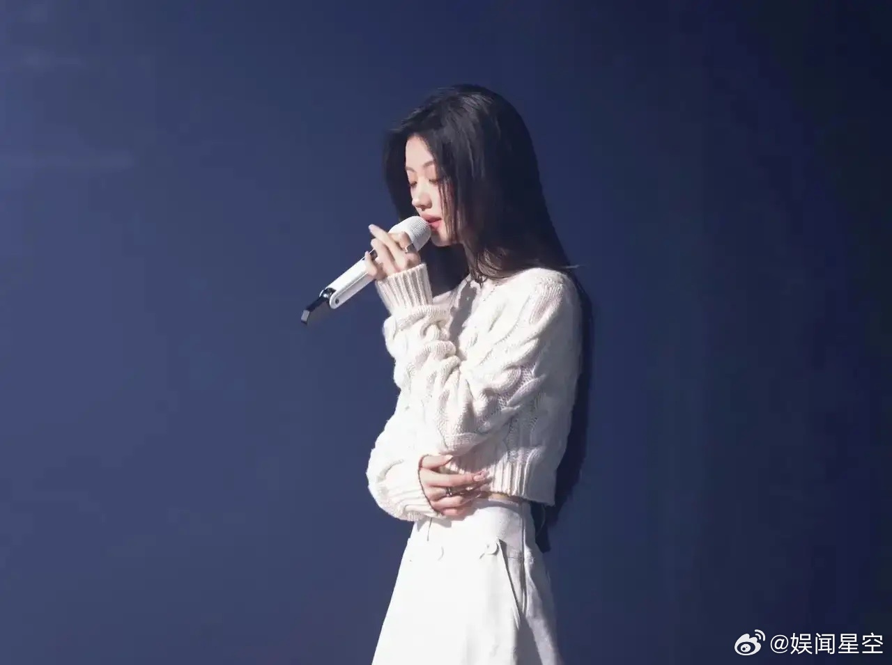 单依纯，太逗啦！近日，纯妹参加芒果台《歌手》的事一出，歌迷们又坐不住了。别看纯妹