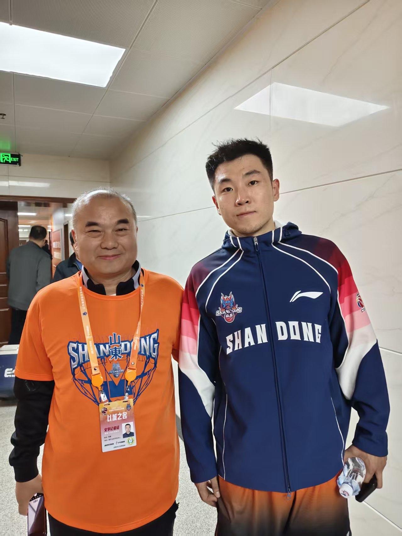 热烈祝贺山东高速男篮大胜辽宁队。今天山东高速男篮开局成功遏制住了对手，你硬我更硬