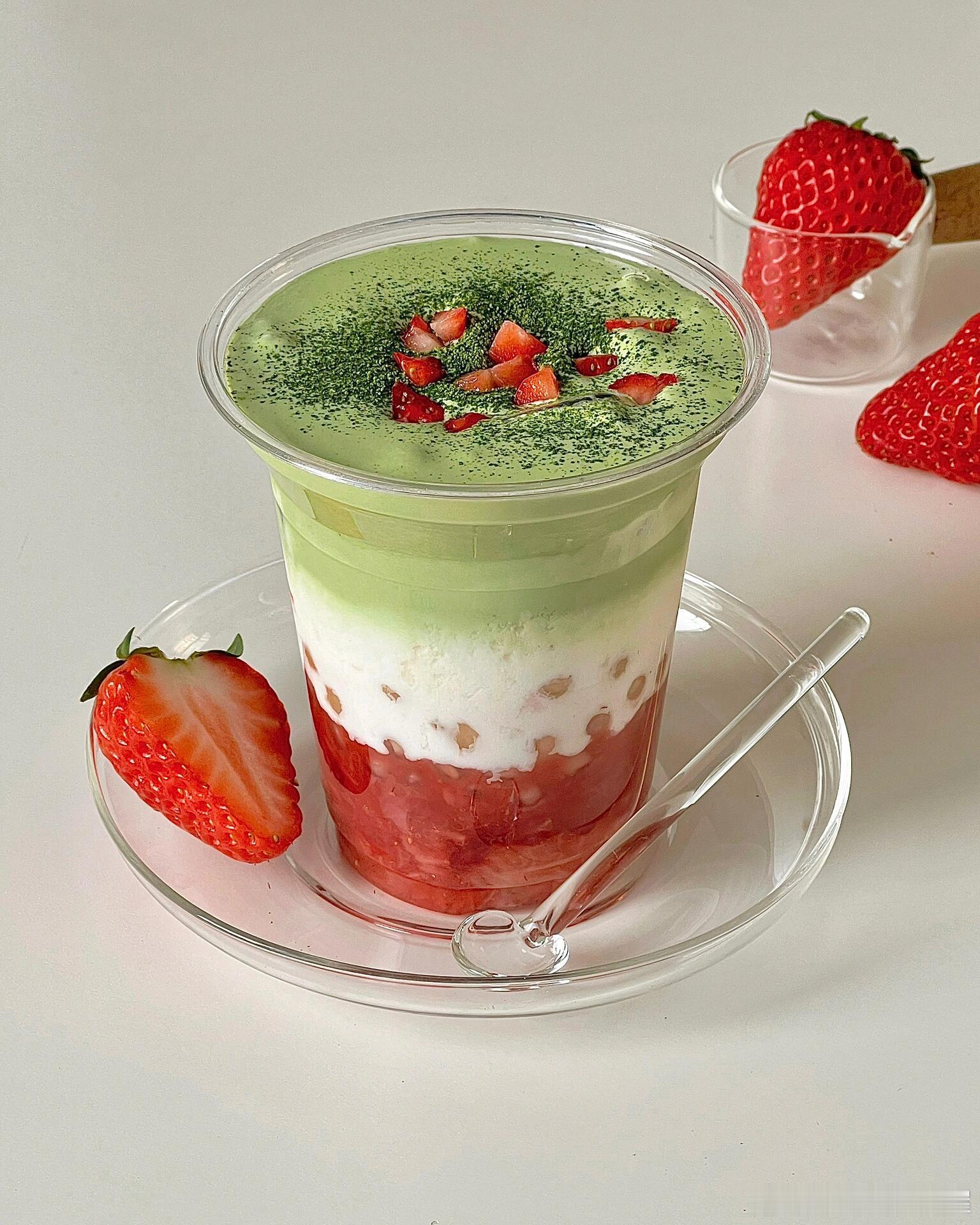 巨好喝 | 少女系饮品🍓抹茶草莓牛乳💕·草莓季🍓到啦！一定要做一杯高颜值的