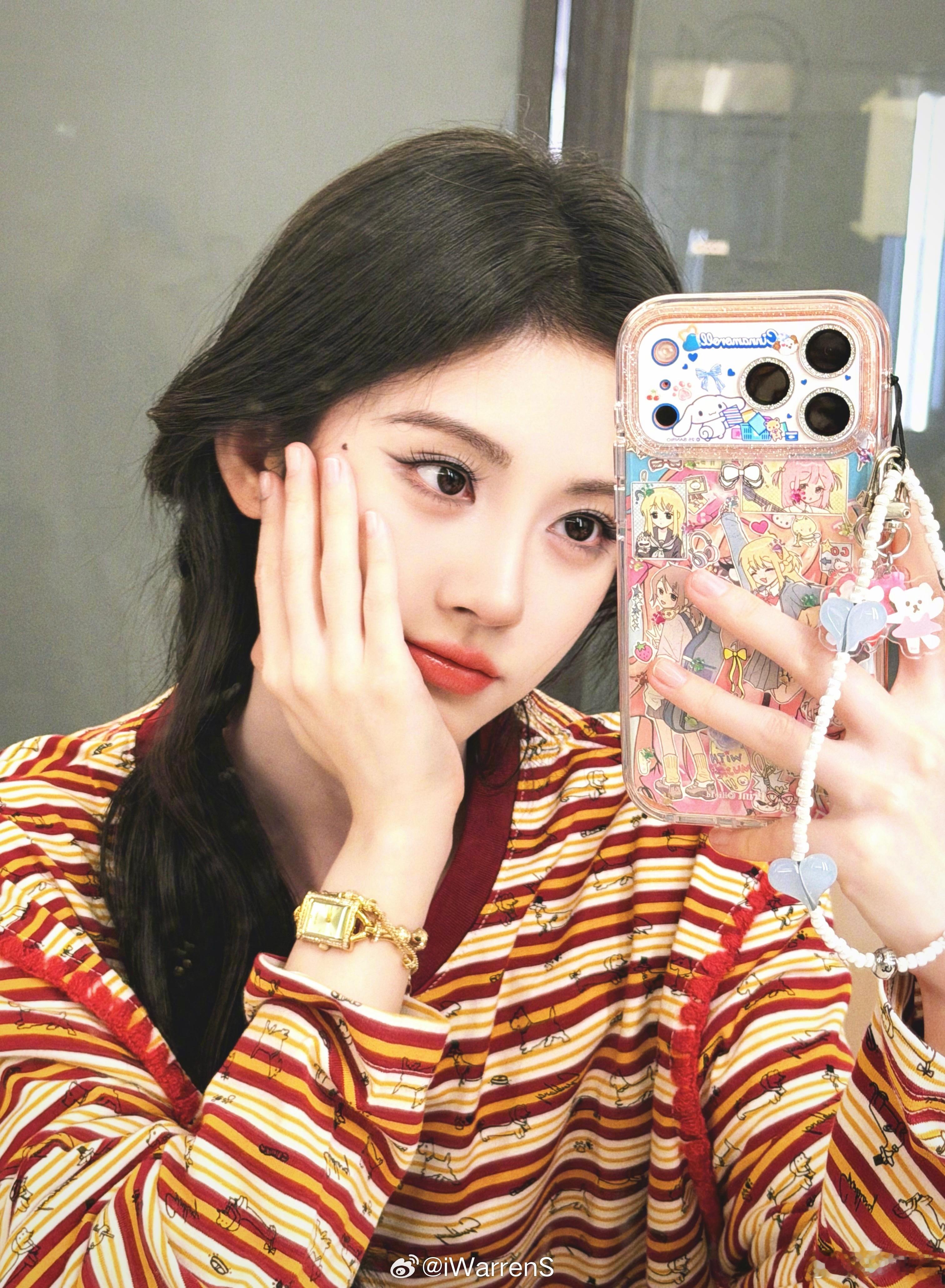 鞠婧祎最新营业照来了，🍊美美的很安心！[不愧是你] ​​​