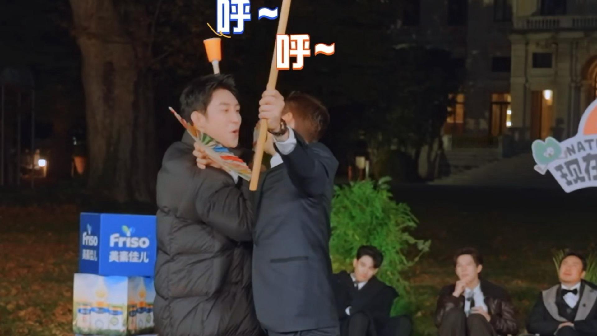 啊啊啊啊啊啊啊啊啊啊黄景瑜陈伟霆谁教你俩这么用嘴巴吹的！！！黄景瑜陈伟霆用嘴巴吹