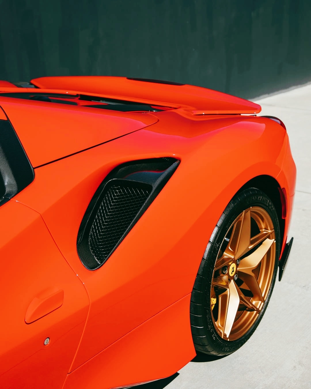 Ferrari 488 Pista Spider   搭载3.9L V8发动机 