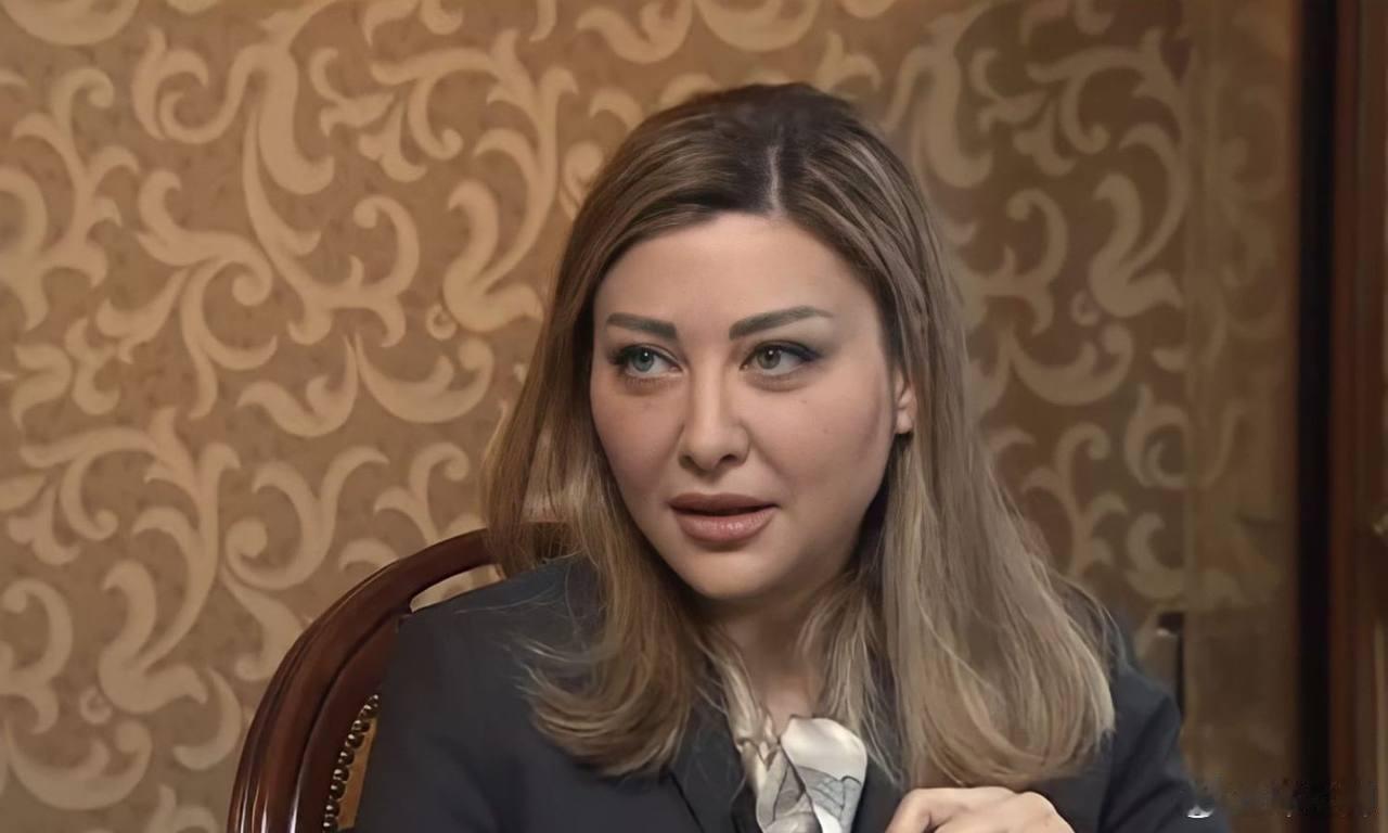 盧娜·希布爾（Luna al-Shibl），曾經是半島電視台的記者，也是敘利亞前